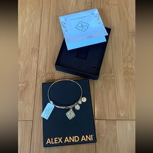 NWT NWB Alex and Ani four leaf clover bracelet
